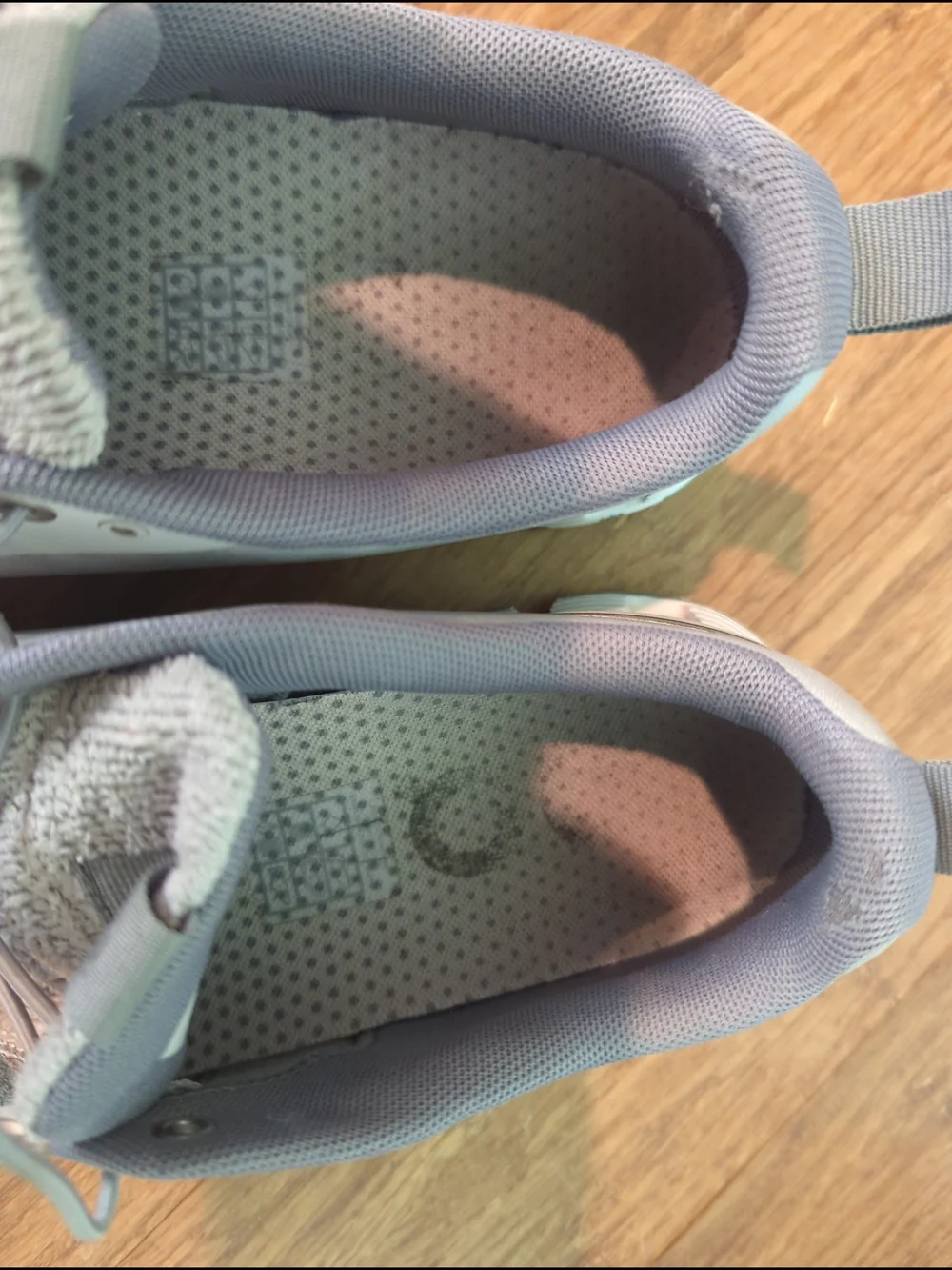 On Running Cloud Terry Cloth Sneakers 9.5 EUC Mens